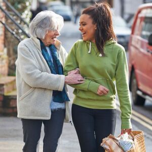 Aide aux courses personnes âgées